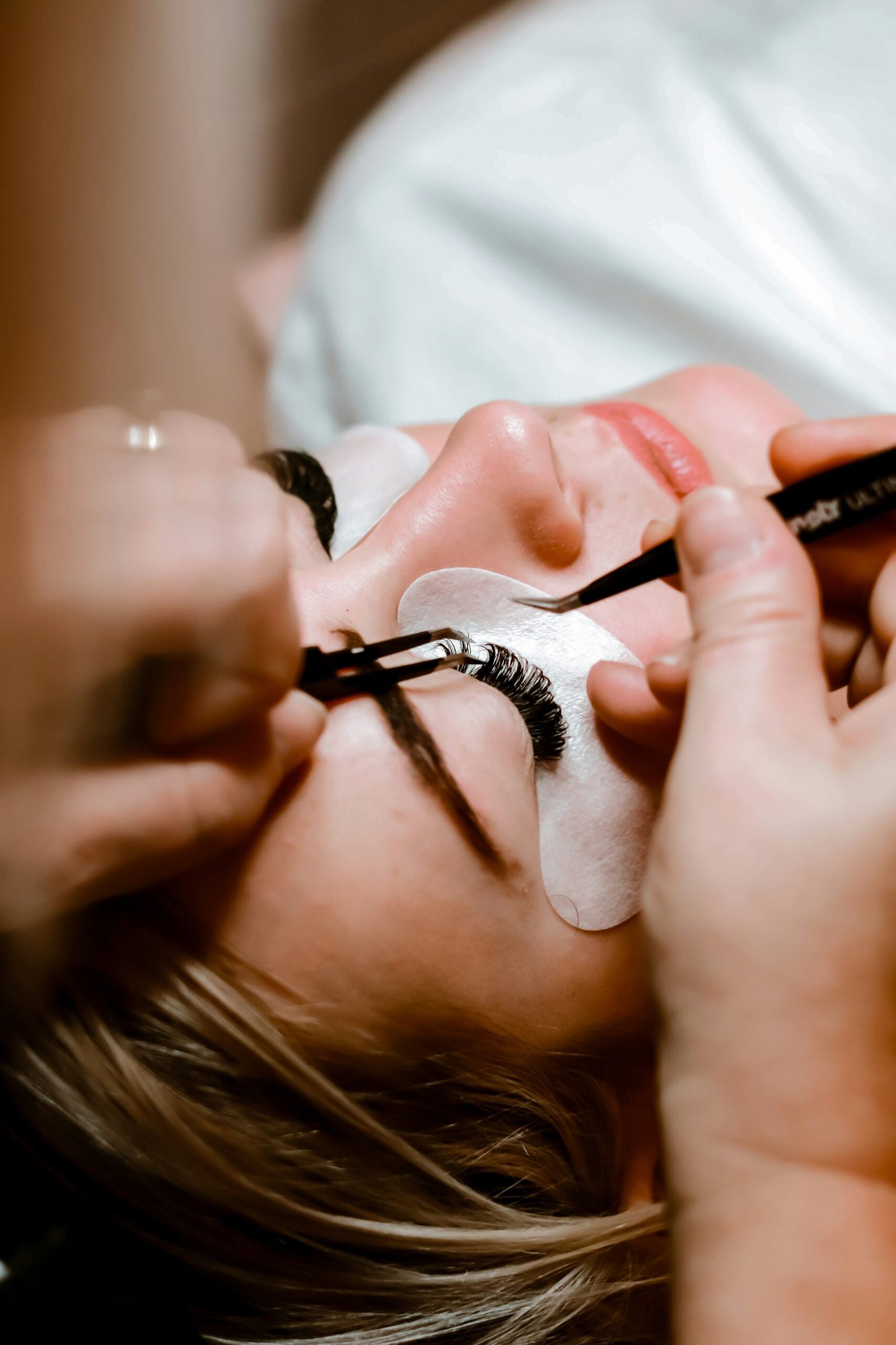 Read more about the article A Comprehensive Guide to Establishing Your Career in Eyelash Extensions